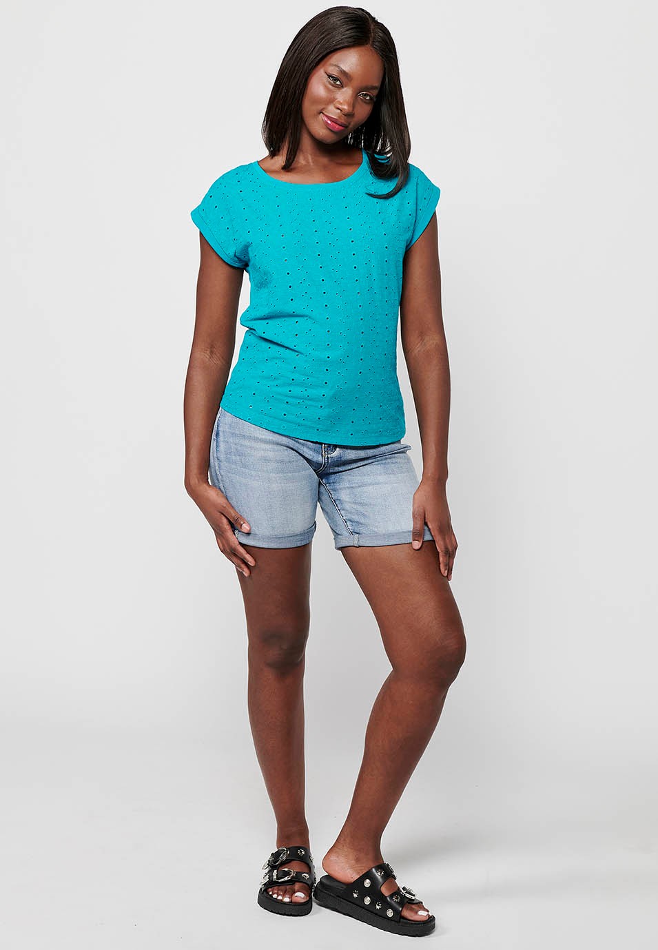 Camiseta de manga corta bordado, escote redondo, color aguamarina para mujer