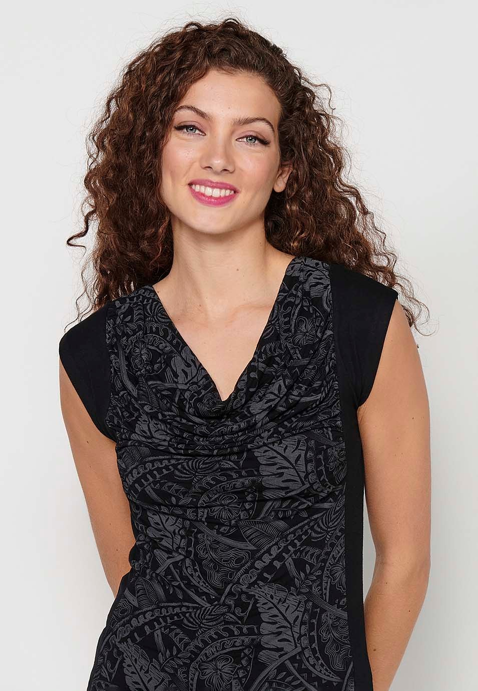 Camiseta sin mangas con Detalle delantero estampado y Cuello redondo de Color Negro para Mujer 5