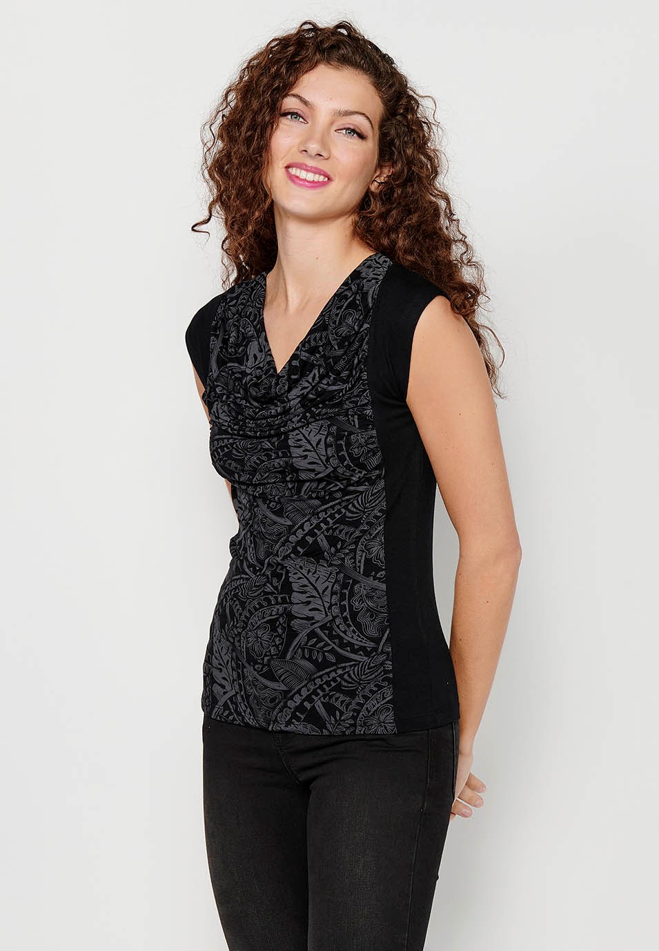 Camiseta sin mangas con Detalle delantero estampado y Cuello redondo de Color Negro para Mujer 4