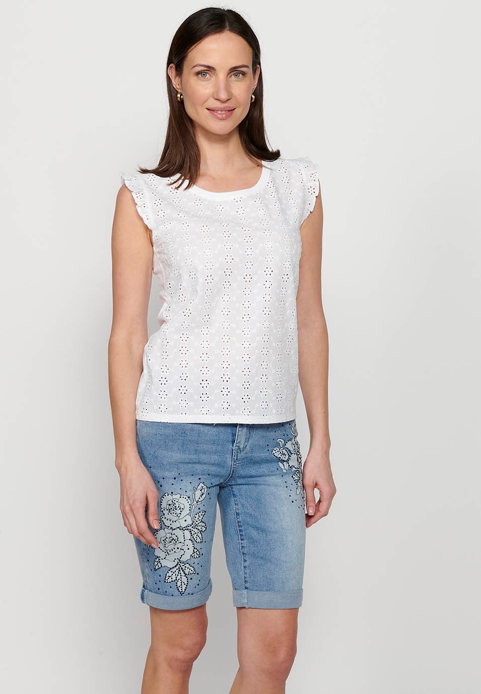 Short sleeve t-shirt, ruffle on the shoulders, white color for women