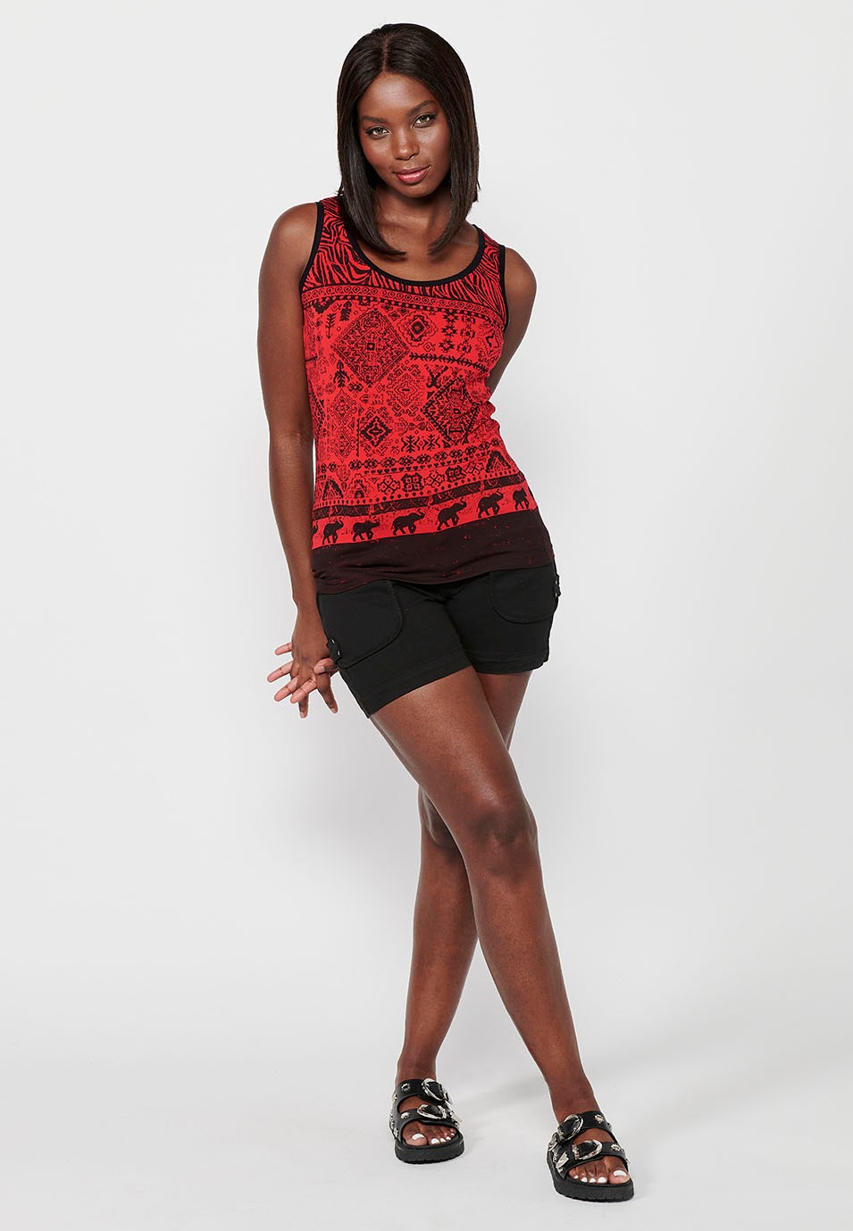 T-shirt sans manches à col rond et imprimé sur le devant de couleur rouge pour femmes 4