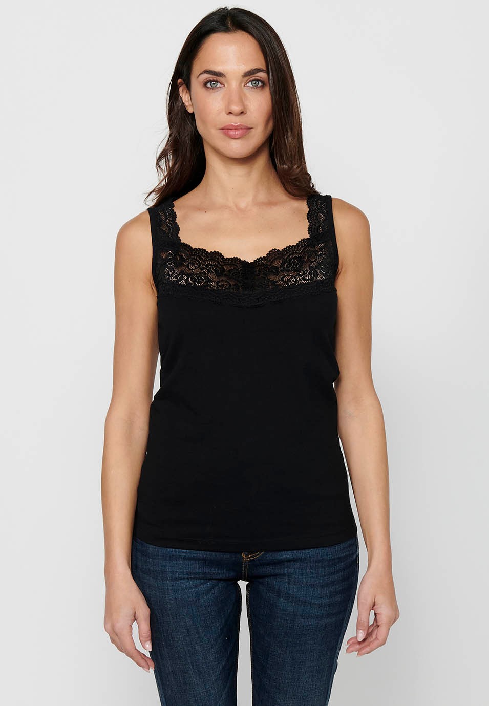 Camiseta tirantes de Algodón con Detalle delantero de blonda de Color Negro para Mujer 2