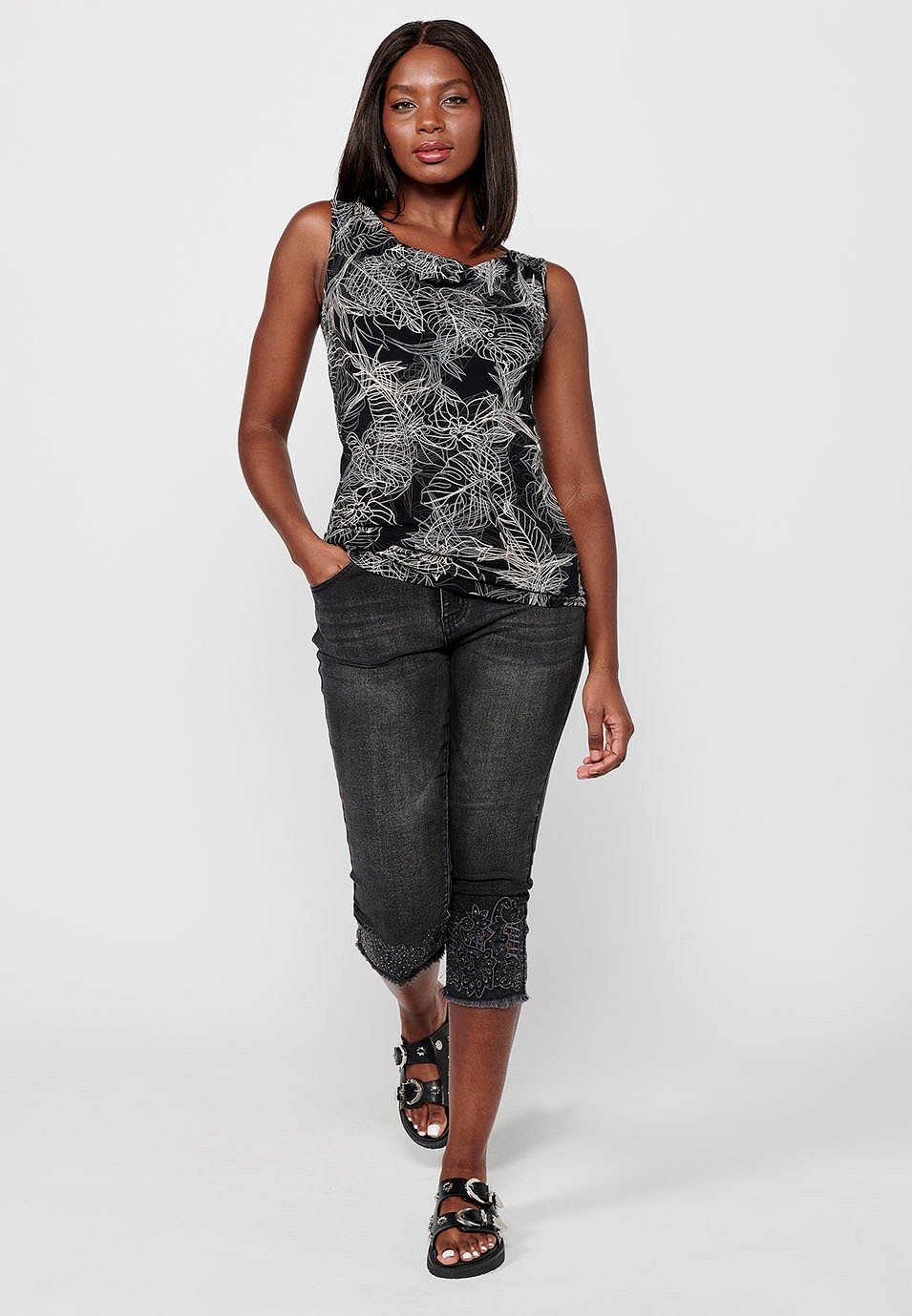 Sleeveless T-shirt with Boat Neck and Floral Print in Black for Women