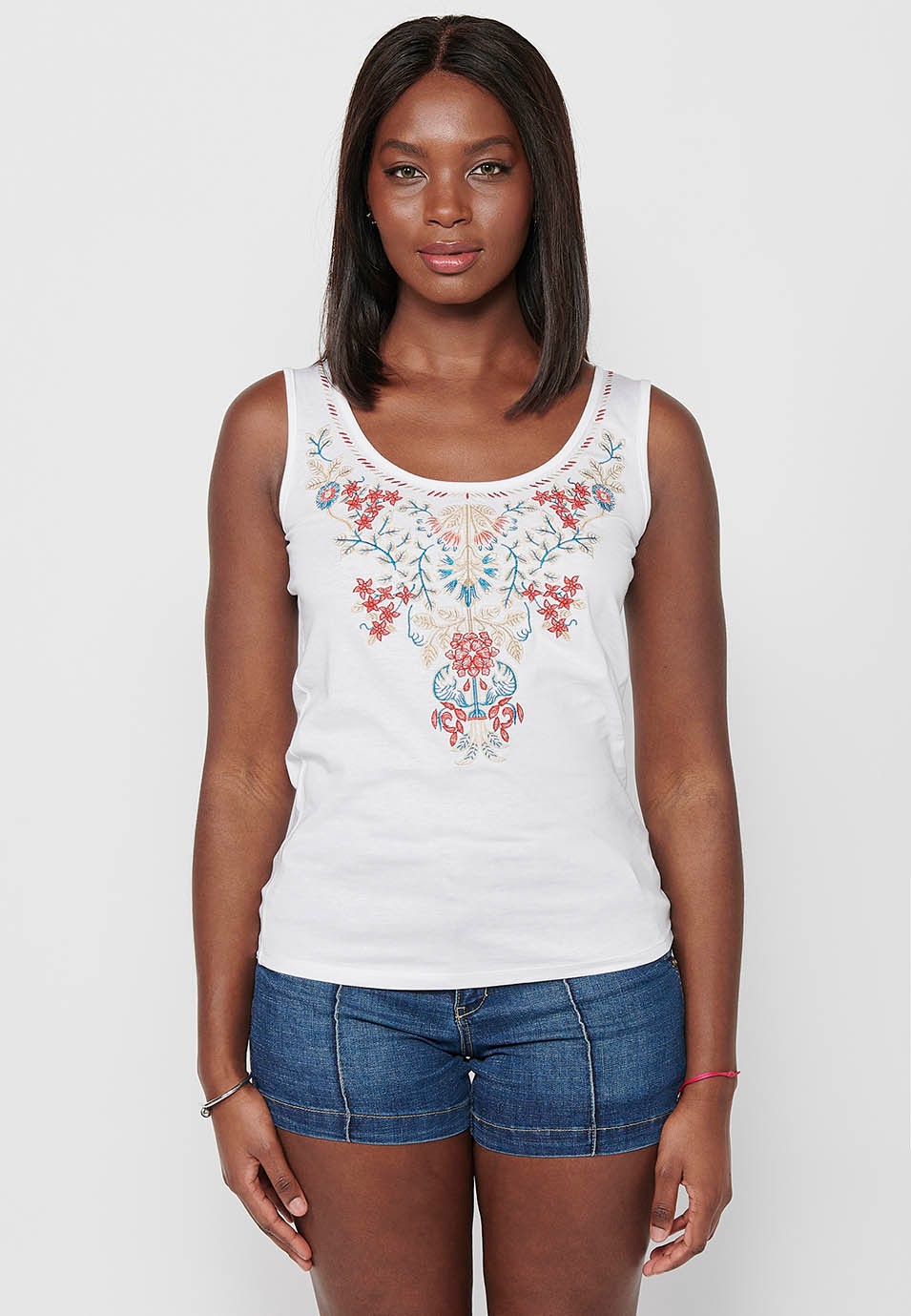 Sleeveless T-shirt, round neckline and front embroidery, White color for women