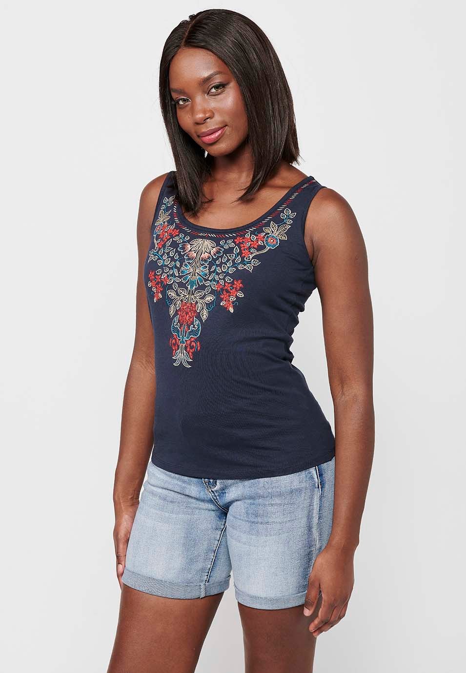 Sleeveless T-shirt, round neckline and front embroidery, black color for women