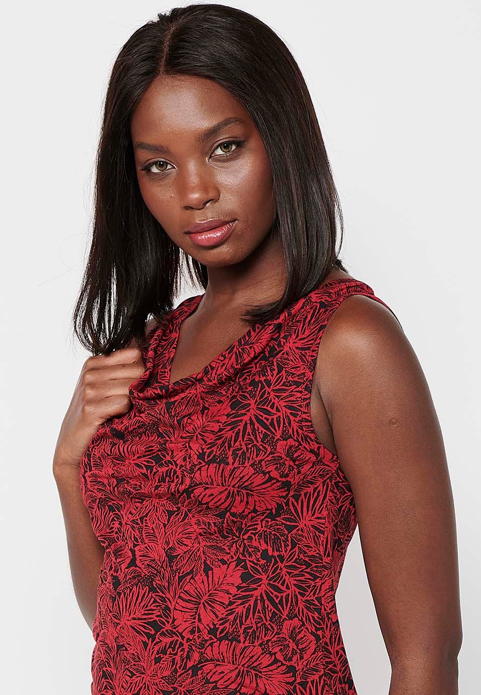 Sleeveless T-shirt with loose boat neckline and asymmetrical finish with red floral print for women 3
