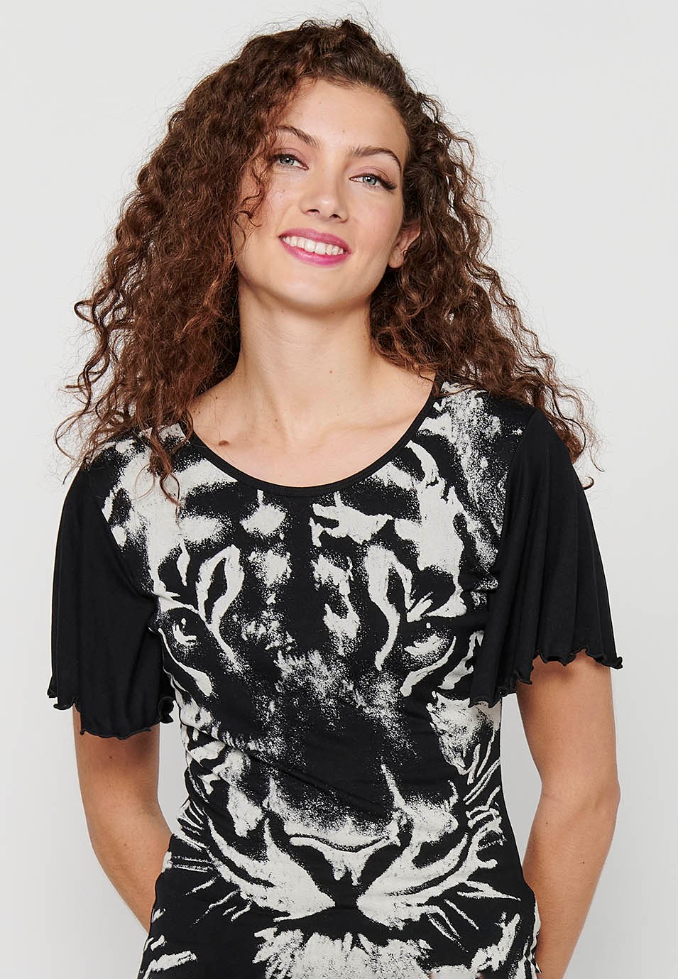 Camiseta Top con mangas anchas y Estampado delantero de Color Negro para Mujer 2