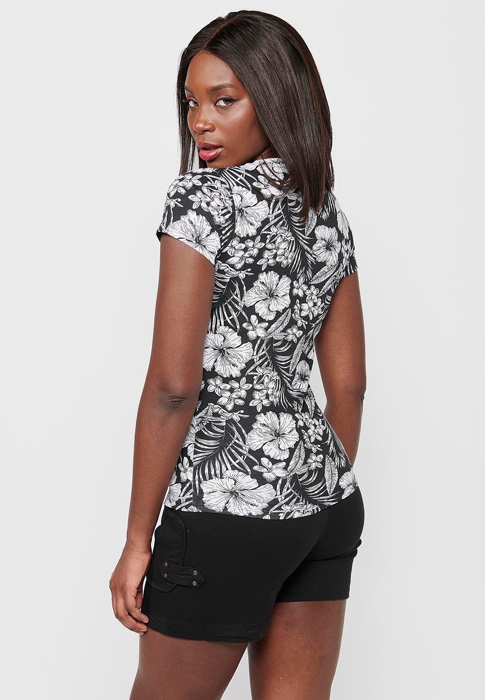 Kurzärmeliges Baumwoll-T-Shirt mit V-Ausschnitt und schwarzem Blumendruck für Damen 7
