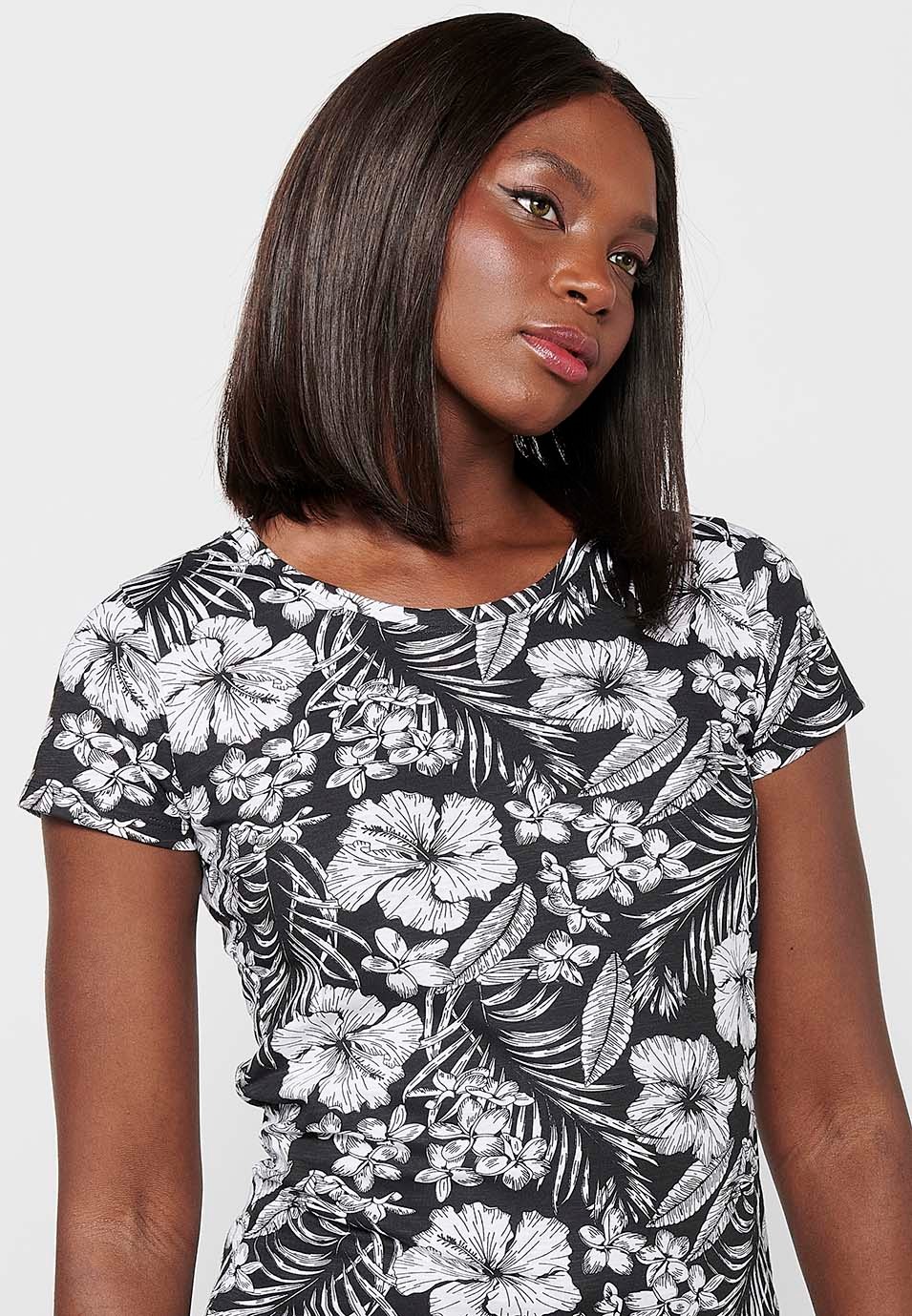 Short-sleeved Cotton T-shirt with V-neckline and Black Floral Print for Women 1