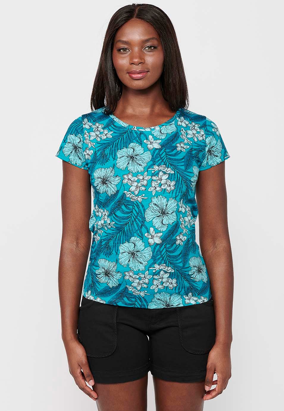 Short-sleeved Cotton T-shirt with V-neckline and Blue Floral Print for Women 3