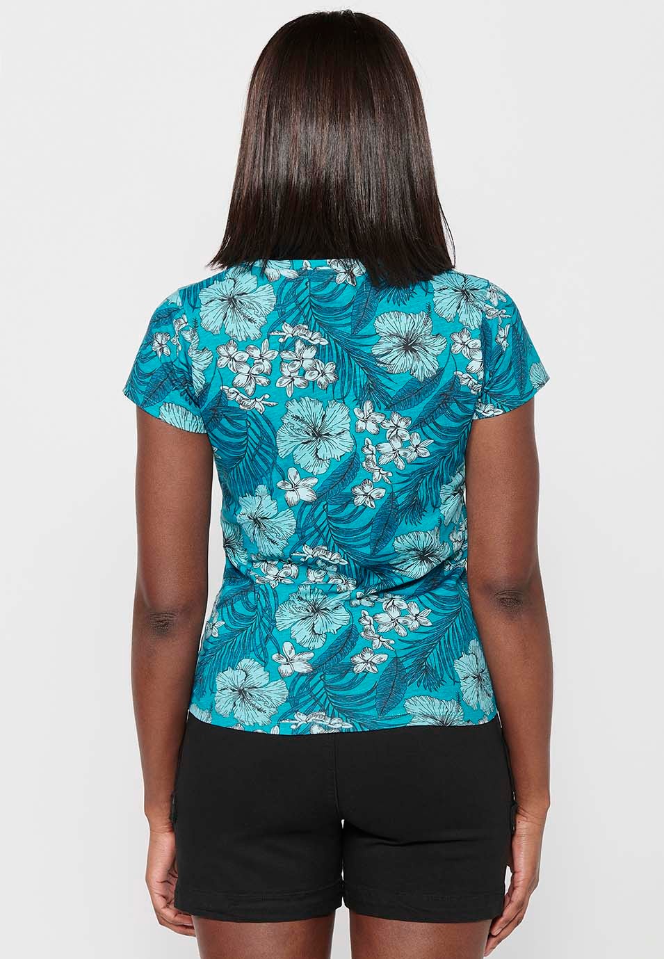 Short-sleeved Cotton T-shirt with V-neckline and Blue Floral Print for Women 4