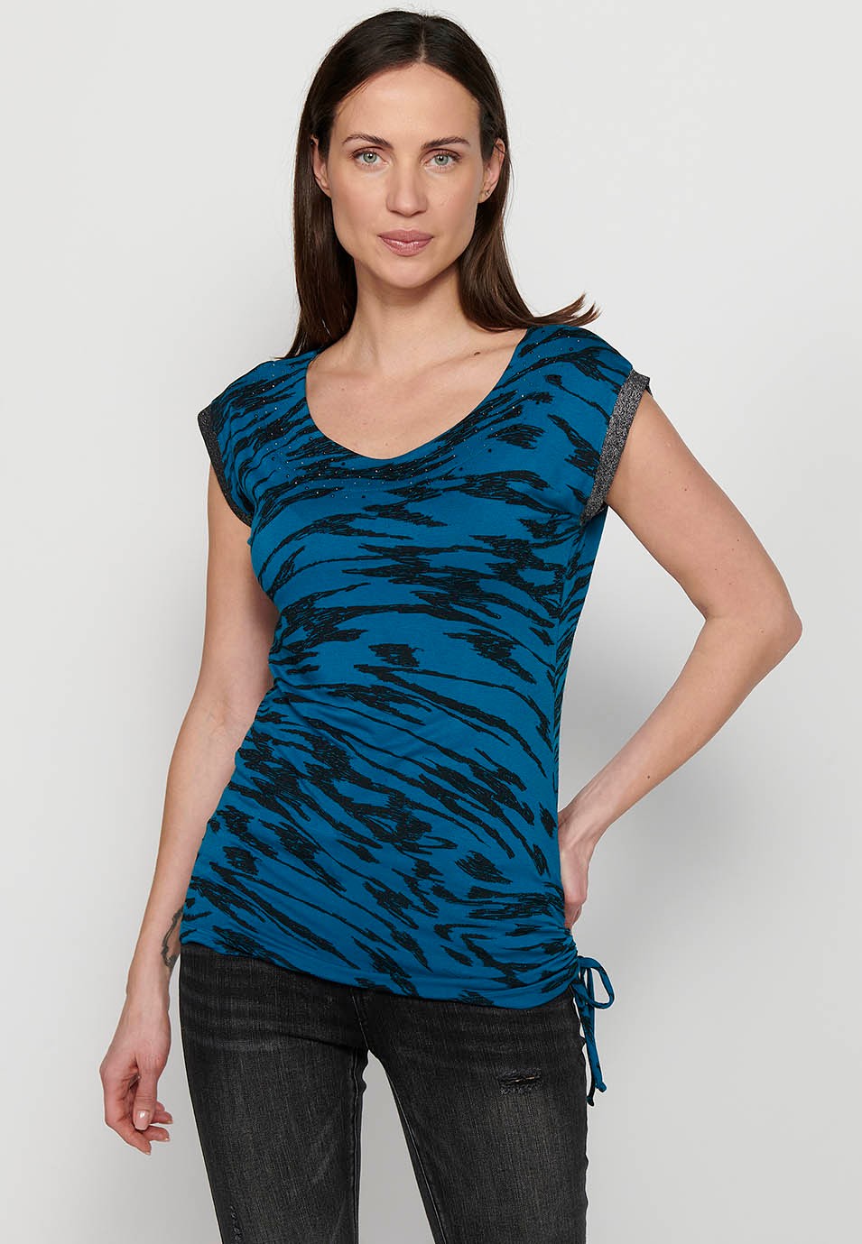 Camiseta sin mangas estampada, cuello redondo, color azul para mujer
