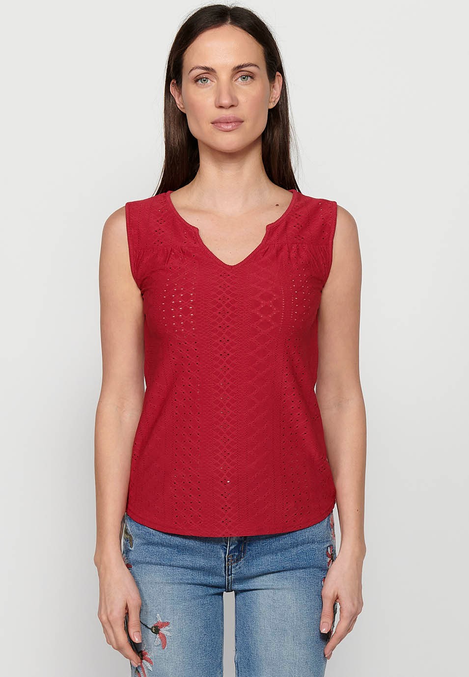 Sleeveless T-shirt, round neck with fuchsia opening for women