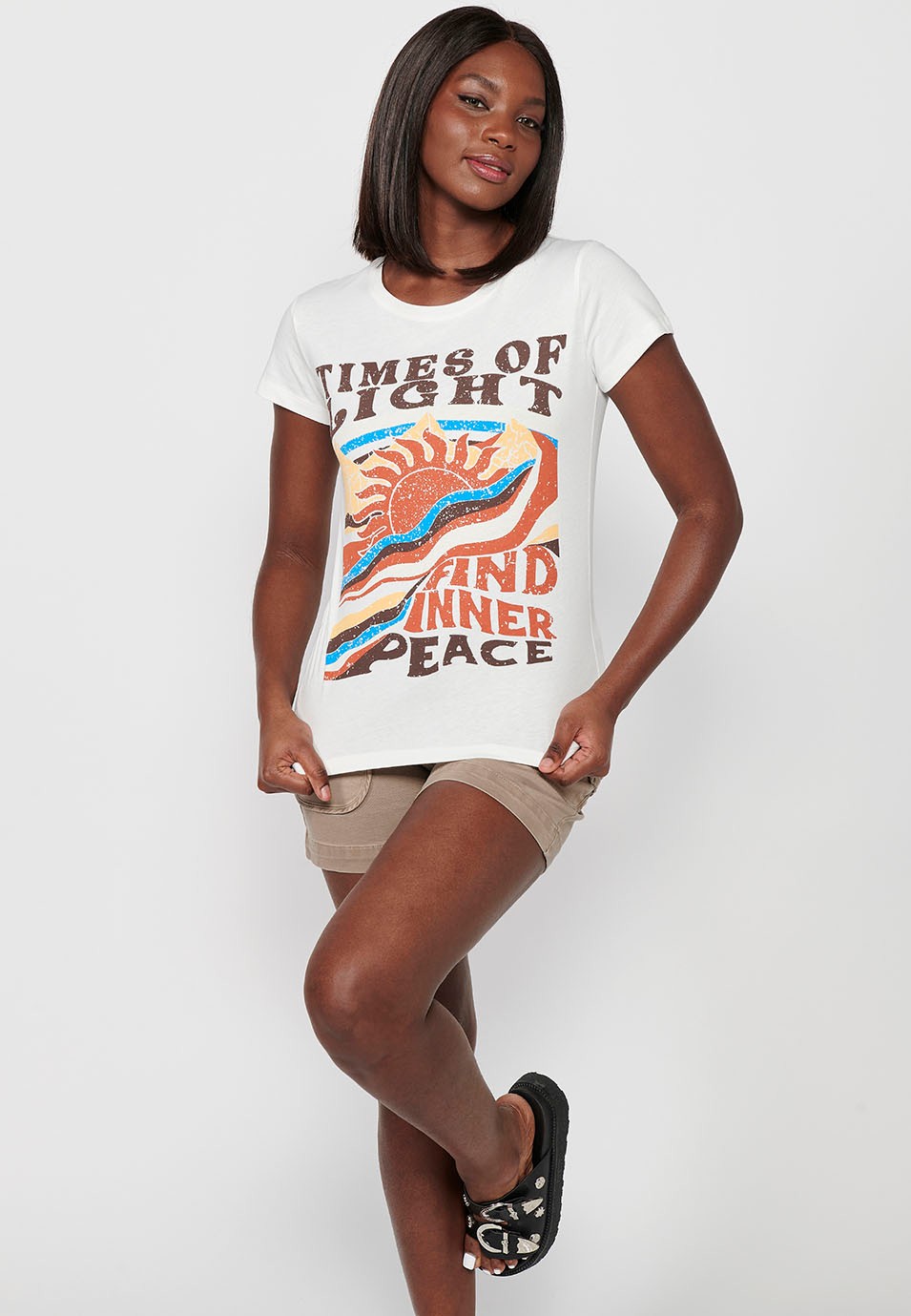 Damen-T-Shirt aus Baumwolle mit kurzen Ärmeln, Rundhalsausschnitt und ecrufarbenem Aufdruck auf der Vorderseite 3