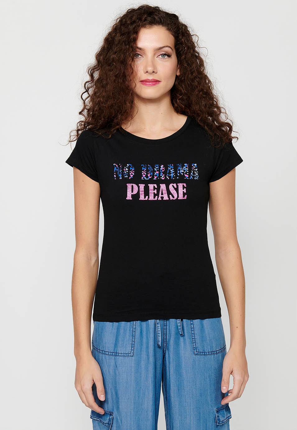 Damen-Kurzarm-T-Shirt aus Baumwolle mit Rundhalsausschnitt und schwarzem Farbaufdruck auf der Vorderseite 4