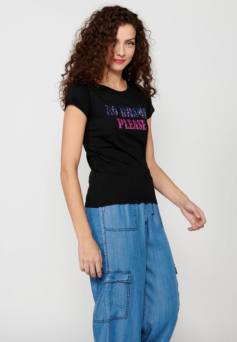 Damen-Kurzarm-T-Shirt aus Baumwolle mit Rundhalsausschnitt und schwarzem Farbaufdruck auf der Vorderseite 3
