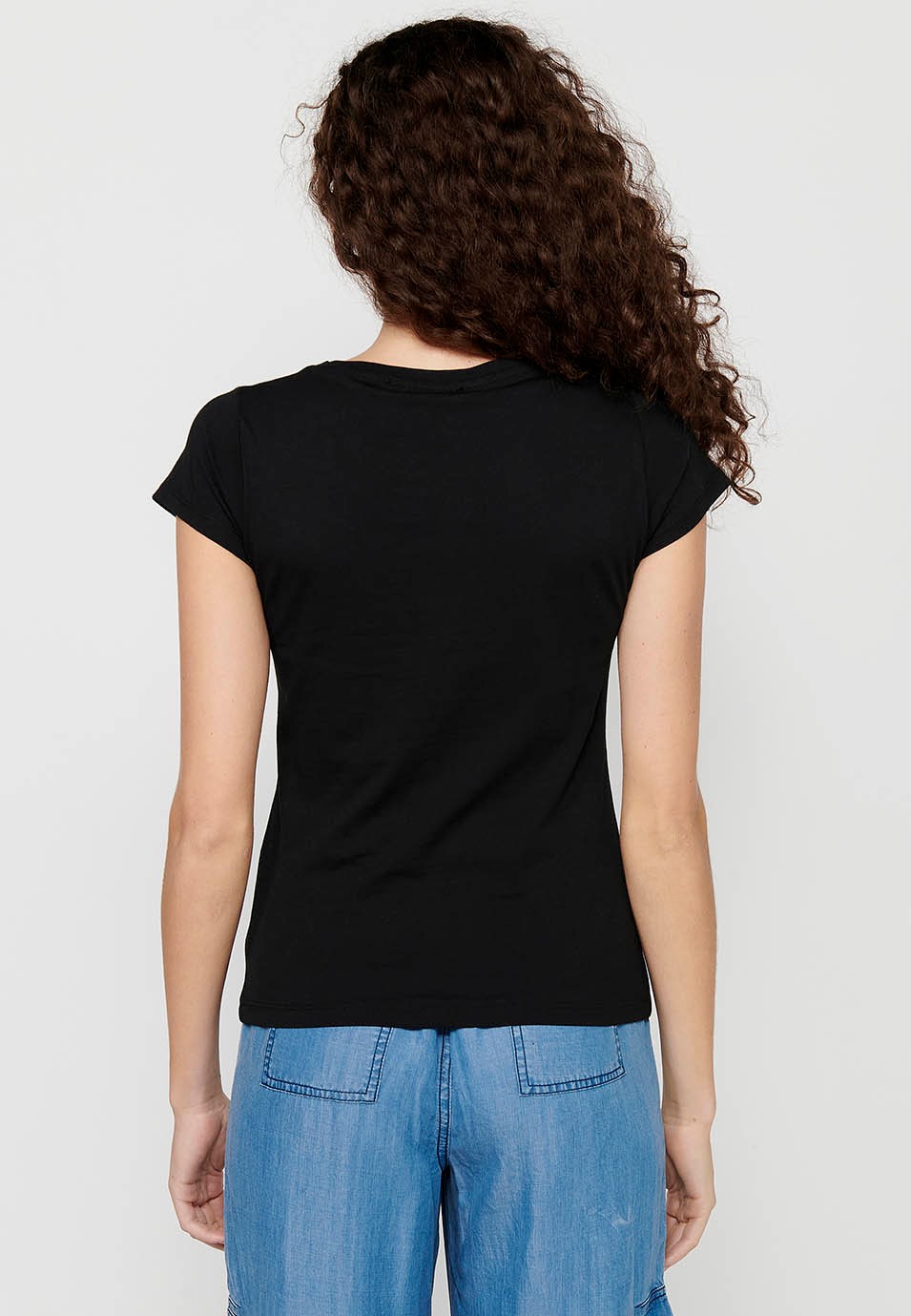 Damen-Kurzarm-T-Shirt aus Baumwolle mit Rundhalsausschnitt und schwarzem Farbaufdruck auf der Vorderseite 1