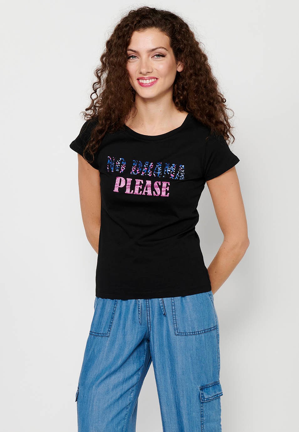 T-shirt à manches courtes en coton à col rond imprimé sur le devant de couleur noire pour femmes 5