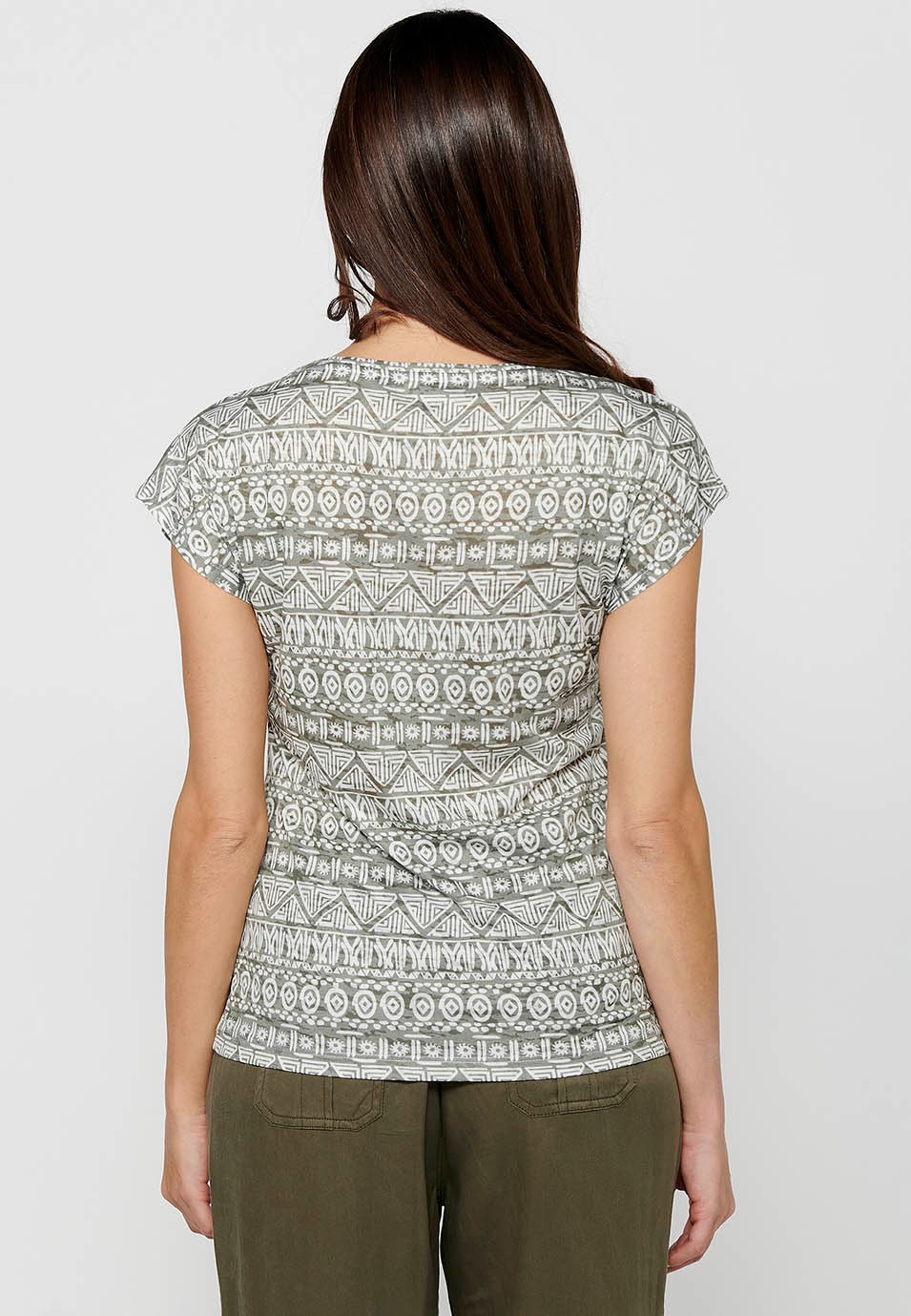 Damen-T-Shirt aus khakifarbenem, bedrucktem Stoff mit Rundhalsausschnitt und kurzen Ärmeln 6