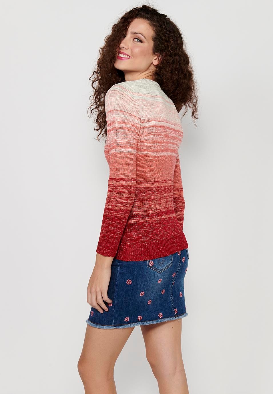 Pull col rond manches longues. Tricot dégradé en deux couleurs de couleur corail pour femme 6