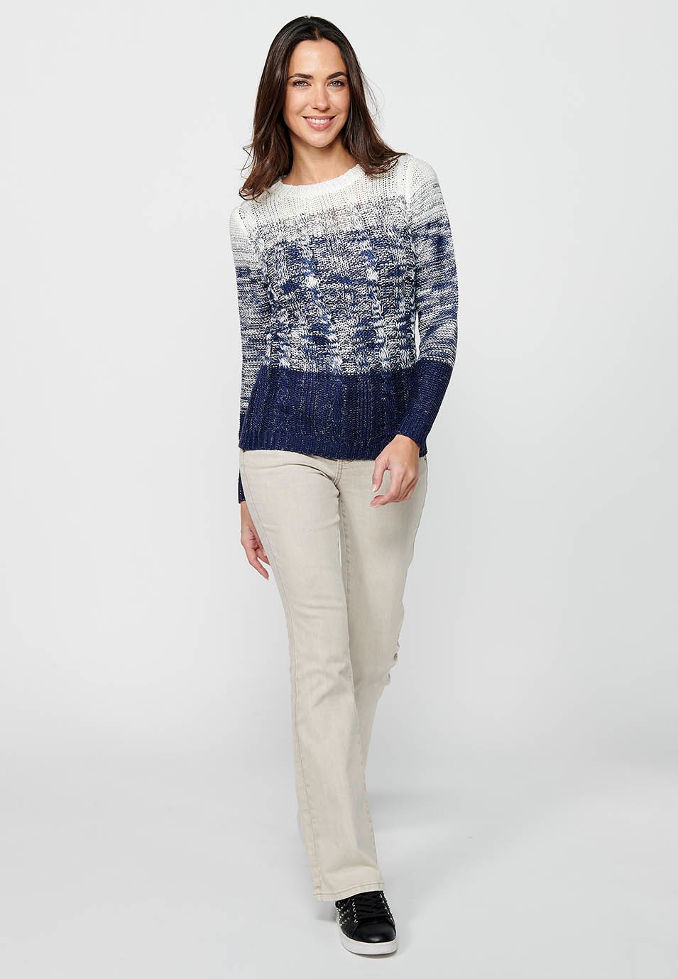 Pull à manches longues et col rond. Tricot à trois rayures dégradées de couleur Marine pour Femme 3