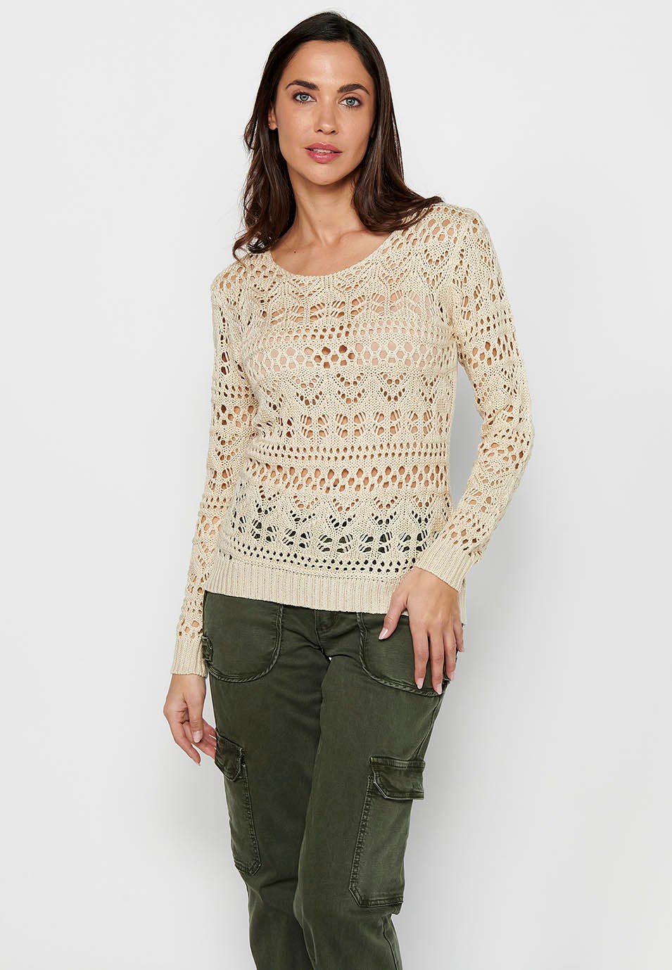 Jersey de manga larga con Cuello redondo. Tricot calado de Color Beige para Mujer 