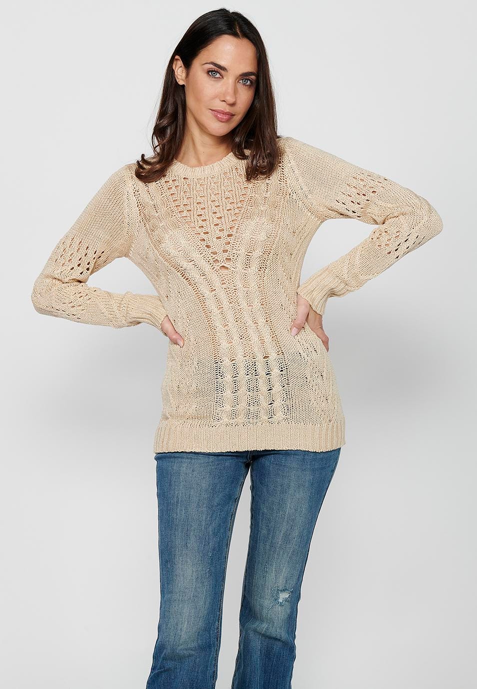 Pull à manches longues et col rond. Tricot Beige Ajouré Devant pour Femme