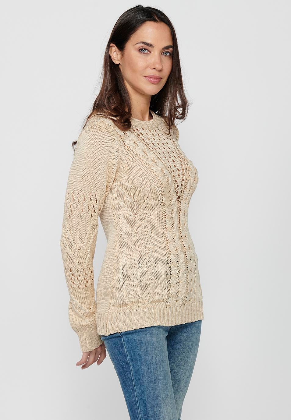 Pull à manches longues et col rond. Tricot Beige Ajouré Devant pour Femme 1