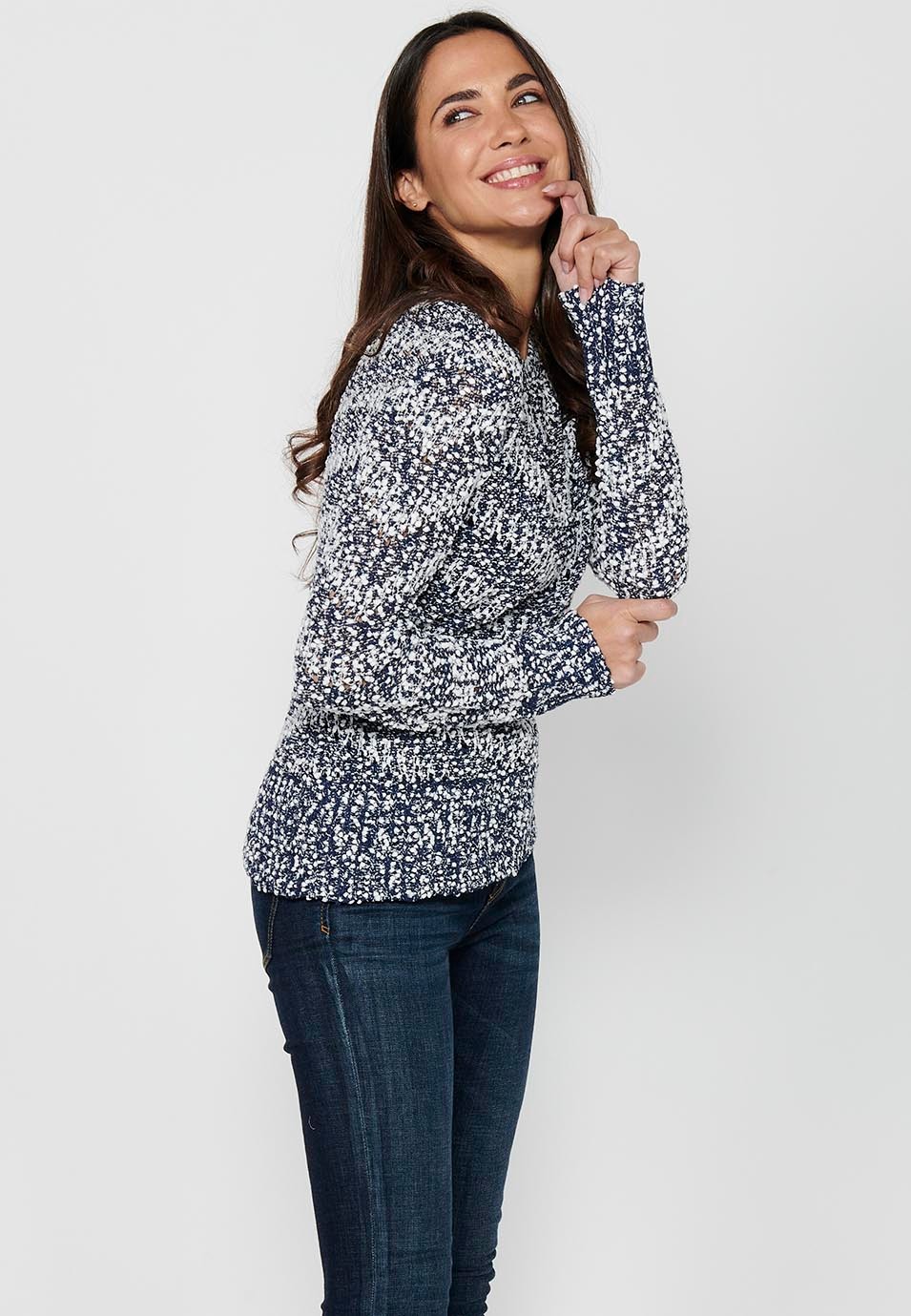 Pull à manches longues et col rond. Tricot rayé bleu marine pour femme 3