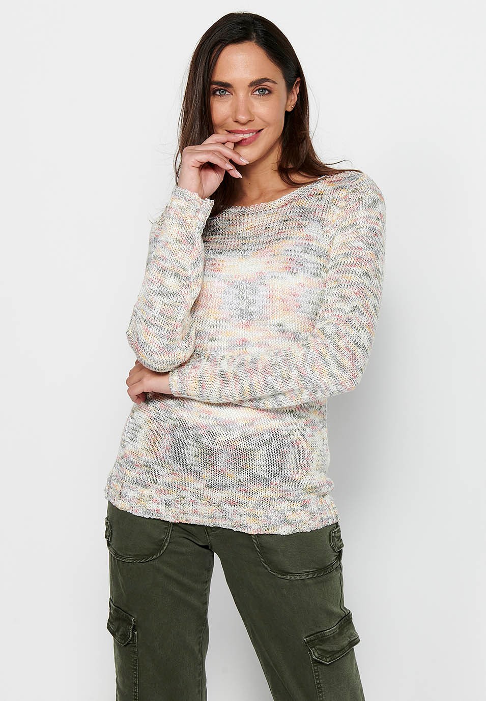 Pull à manches longues et col rond. Tricot marbré multicolore pour femme