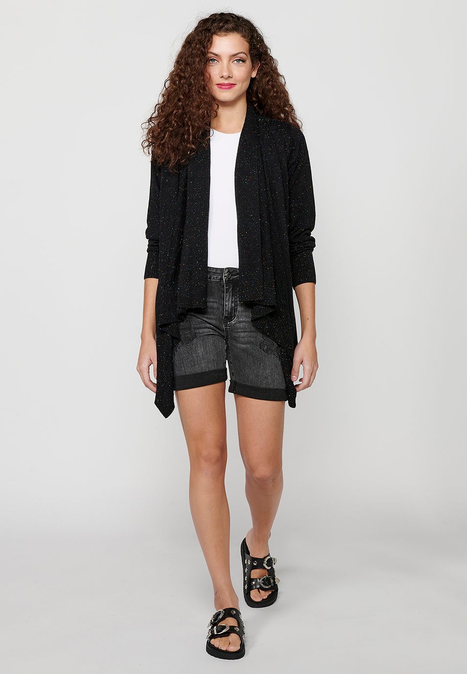 Veste en tricot à manches longues avec finition asymétrique. Tricot marbré noir pour femme 1