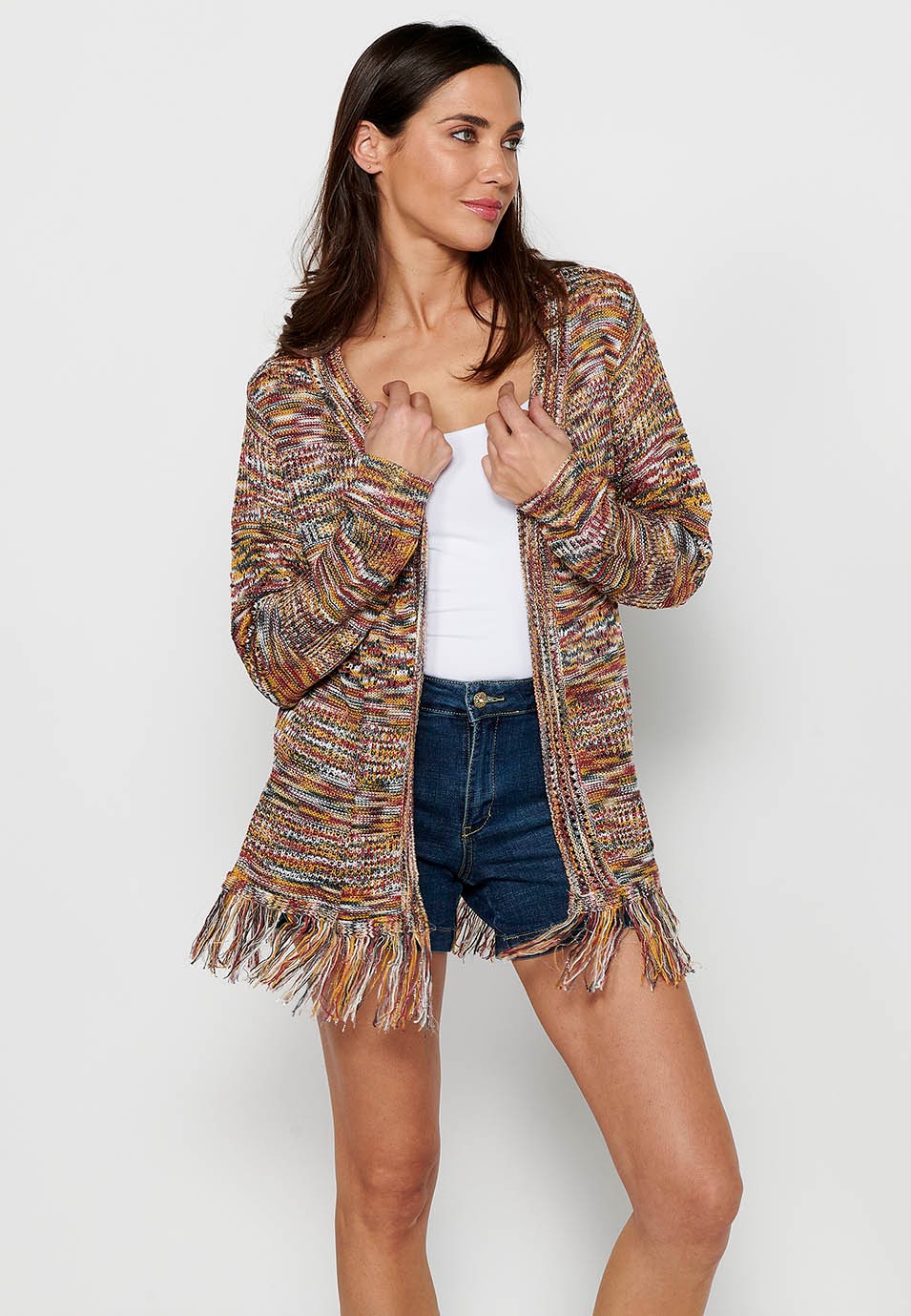 Veste tricotée à manches longues. Tricot marbré multicolore pour femme