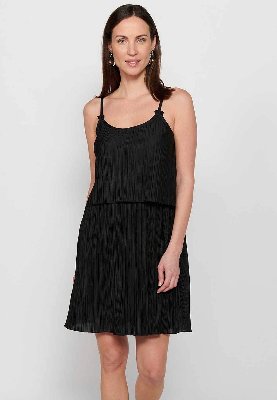 Short strap dress with pleated fabric and rubberized waist cut in a black layer for Women 2
