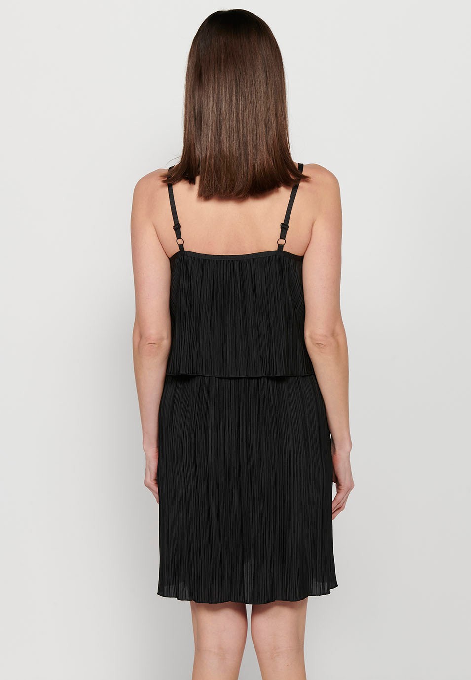 Short strap dress with pleated fabric and rubberized waist cut in a black layer for Women 5