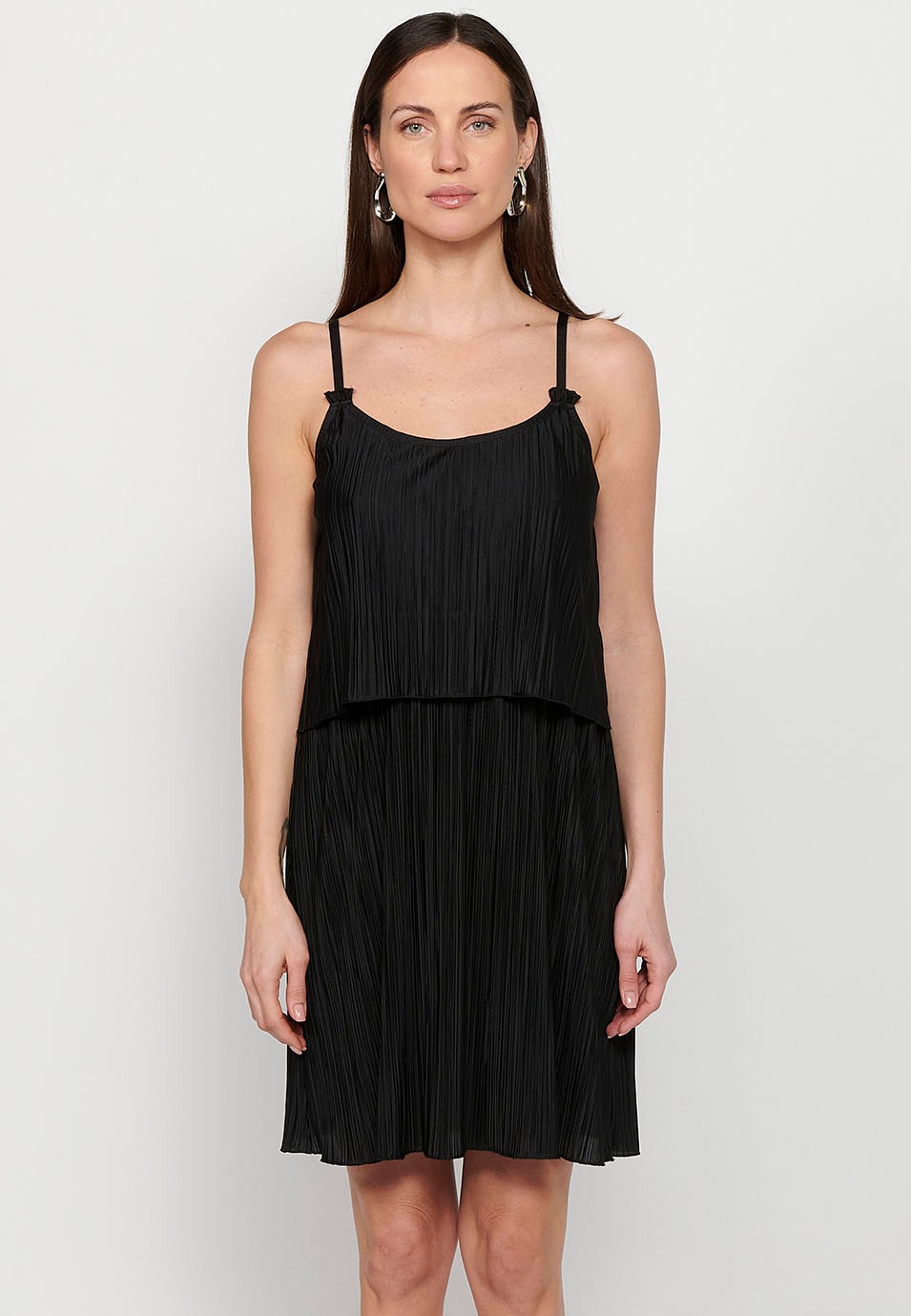 Short strap dress with pleated fabric and rubberized waist cut in a black layer for Women 7