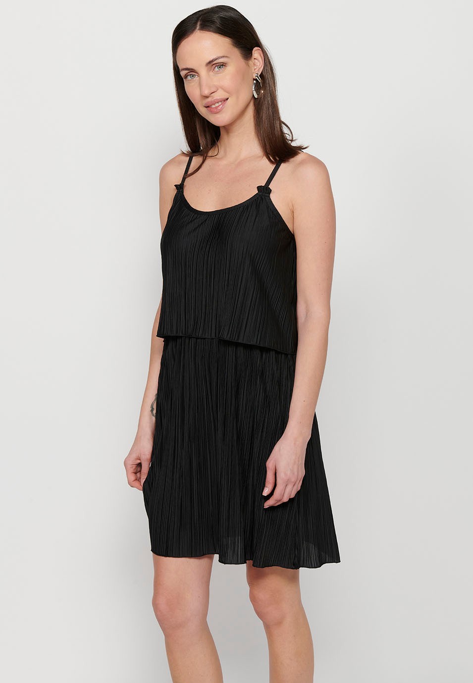 Short strap dress with pleated fabric and rubberized waist cut in a black layer for Women 3