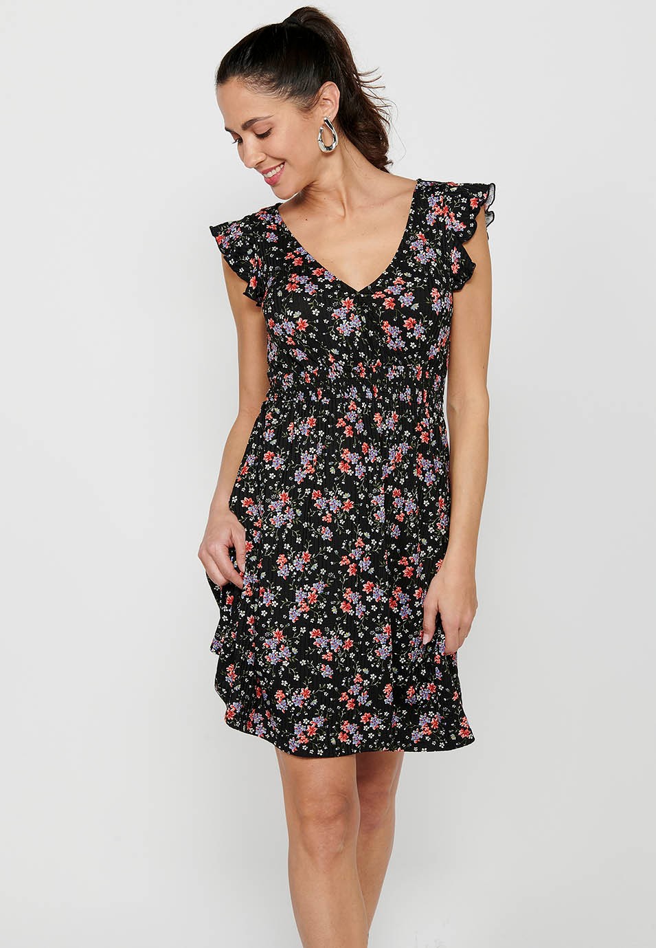 Kurzärmeliges Kleid mit gekreuztem V-Ausschnitt und Blumendruck mit taillierter, gummierter Taille in Mehrfarbig für Damen 4