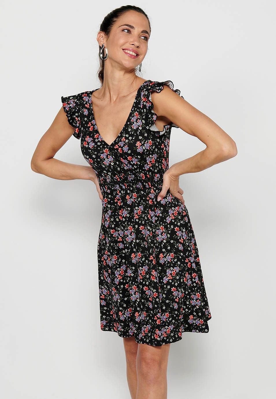 Kurzärmeliges Kleid mit gekreuztem V-Ausschnitt und Blumendruck mit taillierter, gummierter Taille in Mehrfarbig für Damen 1