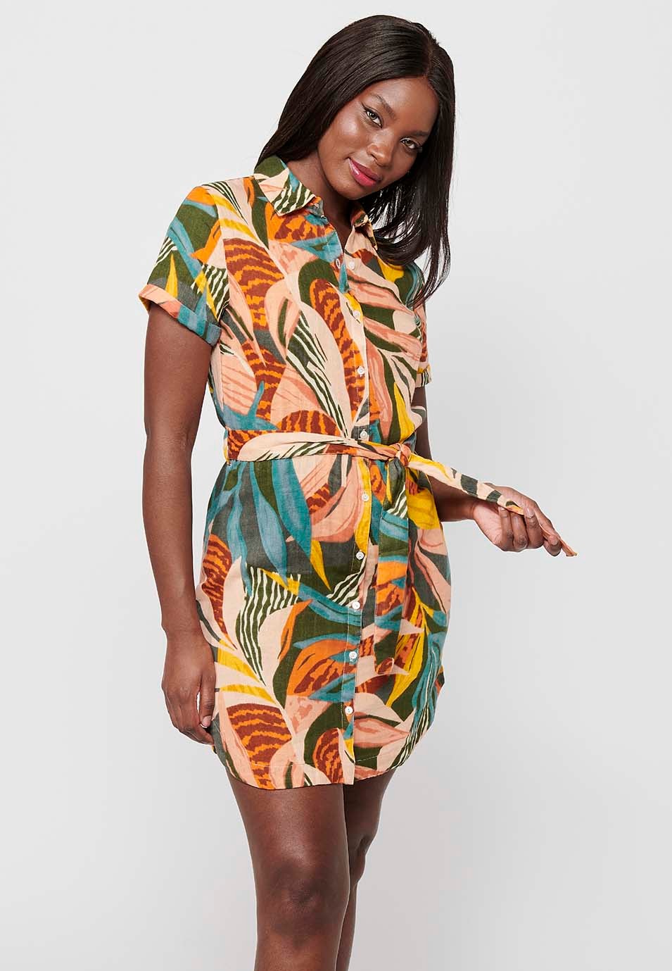 Vestido camisero de manga corta y estampado tropical multicolor para mujer