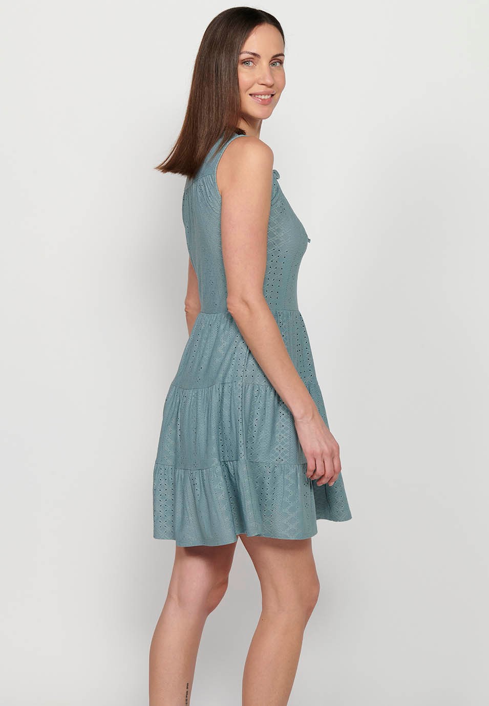 Short sleeveless dress with textured fabric and round neck with opening with a tight waist with elastic in Green for Women