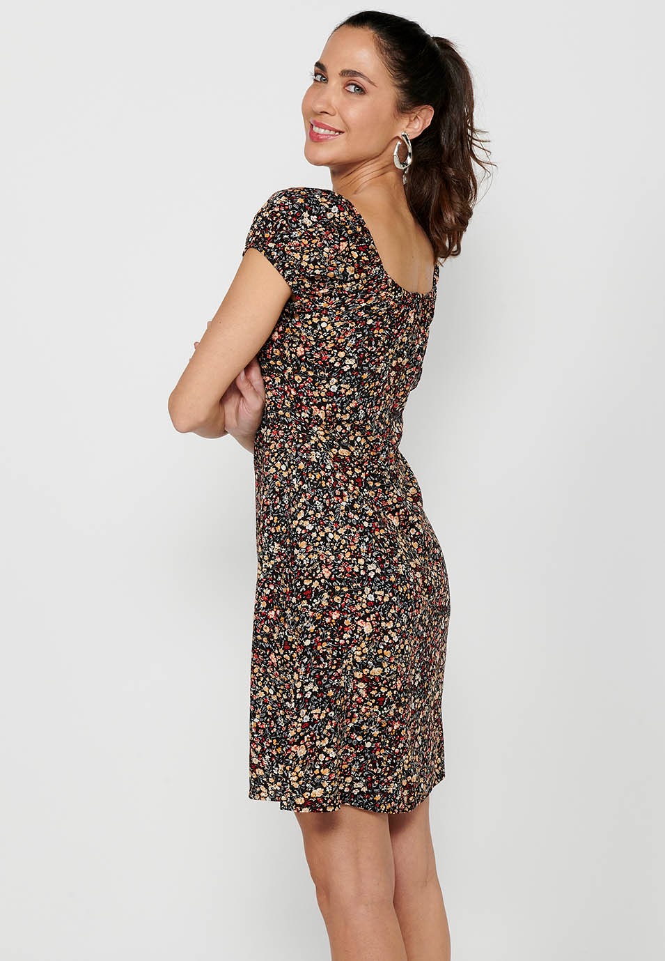 Damen-Kleid mit mehrfarbigem Blumendruck, kurzen Ärmeln, gerafftem Ausschnitt und Reißverschluss hinten 6