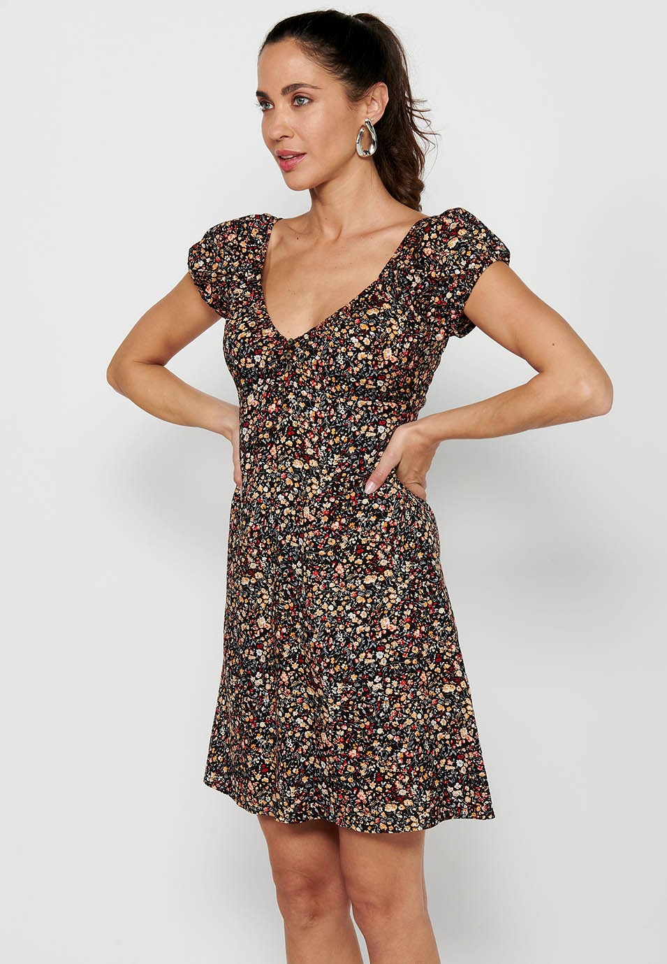 Damen-Kleid mit mehrfarbigem Blumendruck, kurzen Ärmeln, gerafftem Ausschnitt und Reißverschluss hinten 2
