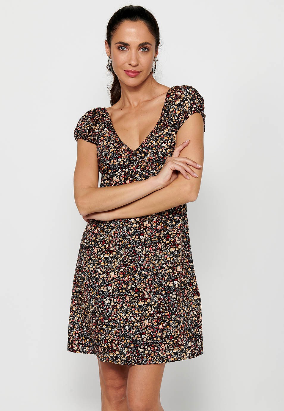 Damen-Kleid mit mehrfarbigem Blumendruck, kurzen Ärmeln, gerafftem Ausschnitt und Reißverschluss hinten 1