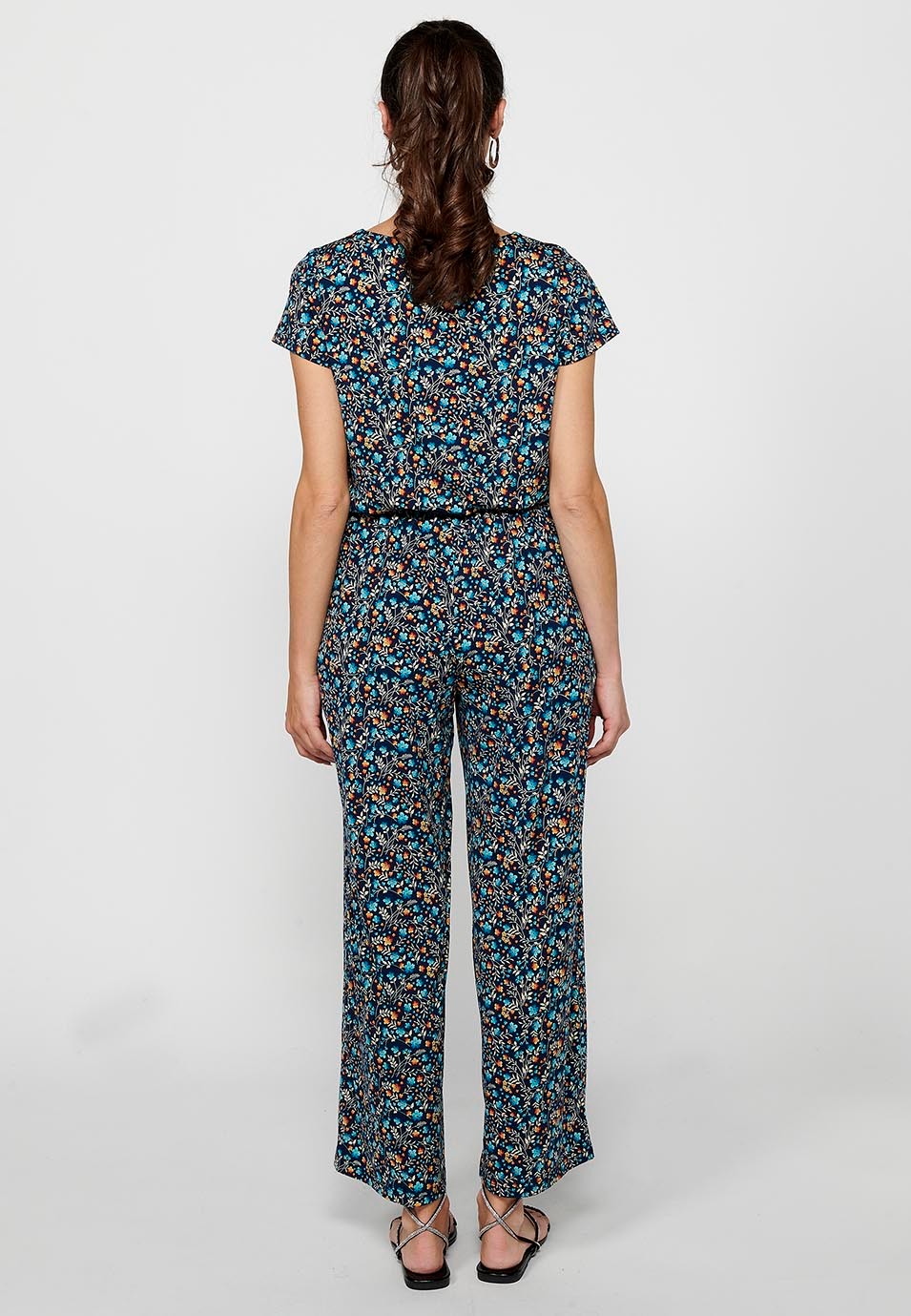 Mono pantalón de manga corta con escote pico cruzado y ajustado en cintura con goma de color multicolor para mujer | Moda Actual 5