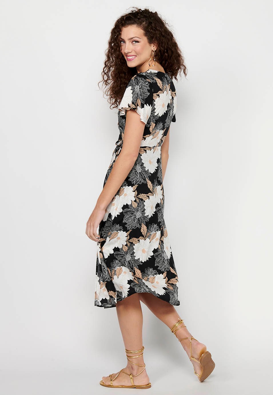 Short-sleeved dress with crossed V-neck and floral print in Black for Women 5