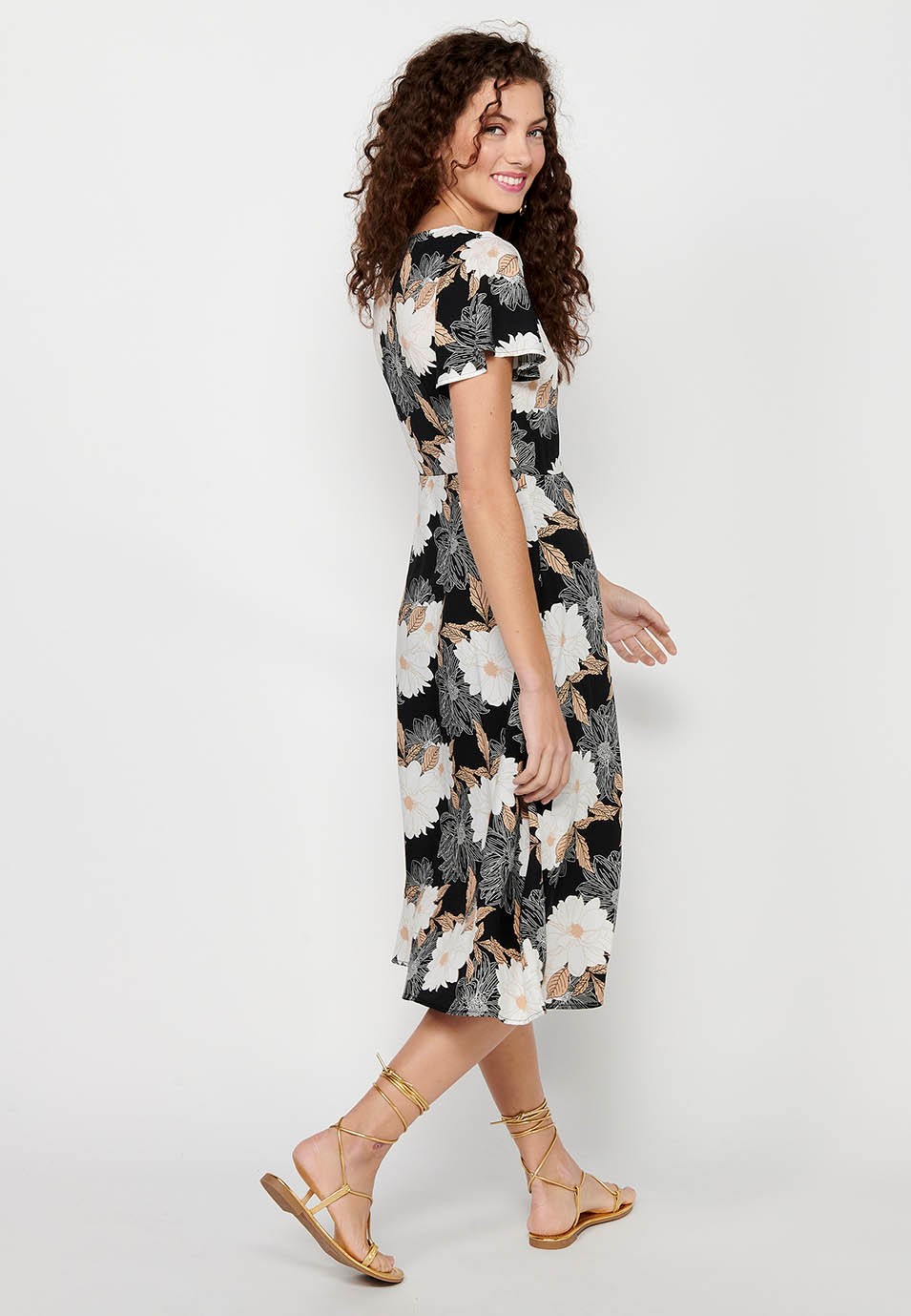 Short-sleeved dress with crossed V-neck and floral print in Black for Women 6