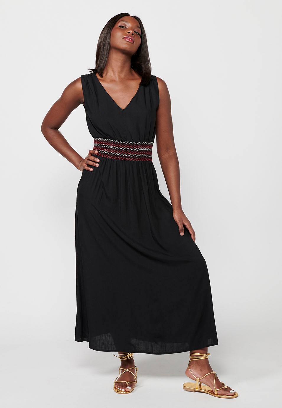 Vestido largo sin mangas, escote de pico cintura engomada color negro para mujer | Moda Actual