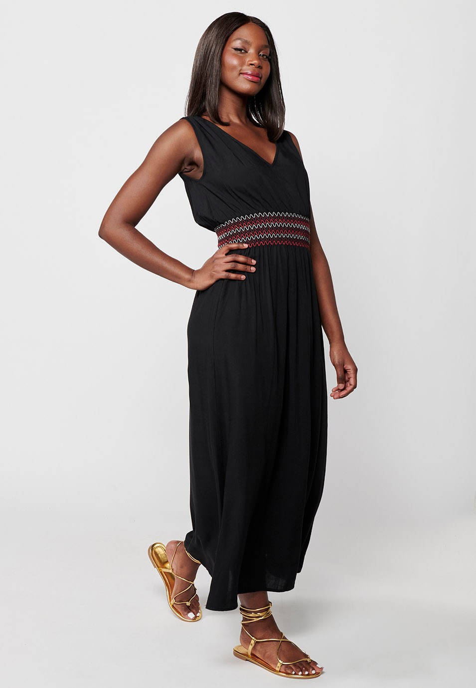 Vestido largo sin mangas, escote de pico cintura engomada color negro para mujer | Moda Actual