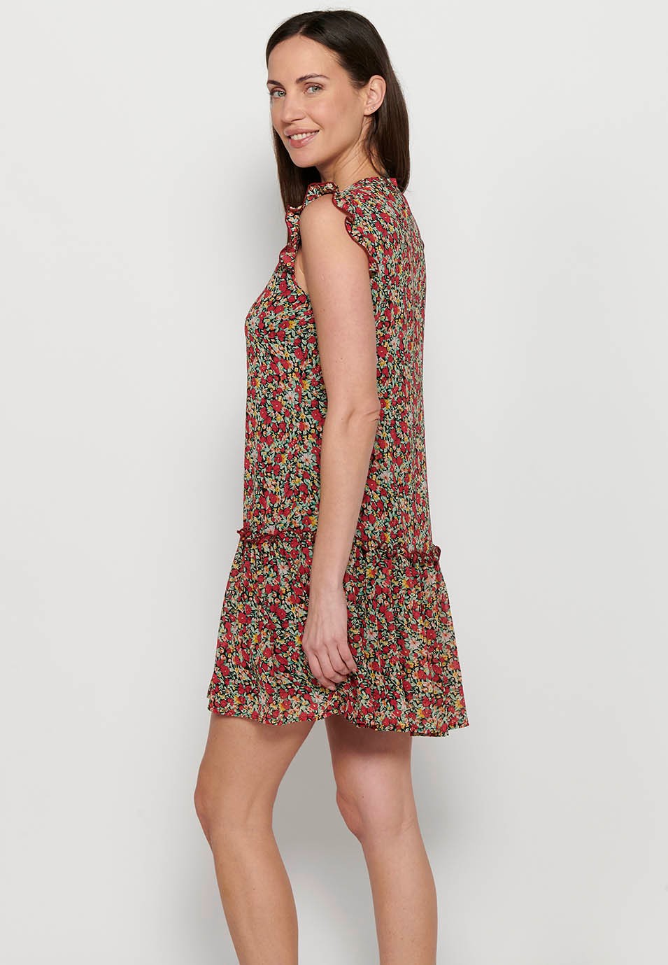 Robe chemise courte avec coupe hanches et finition volantée avec fermeture boutonnée sur le devant et imprimé floral multicolore pour Femme 5