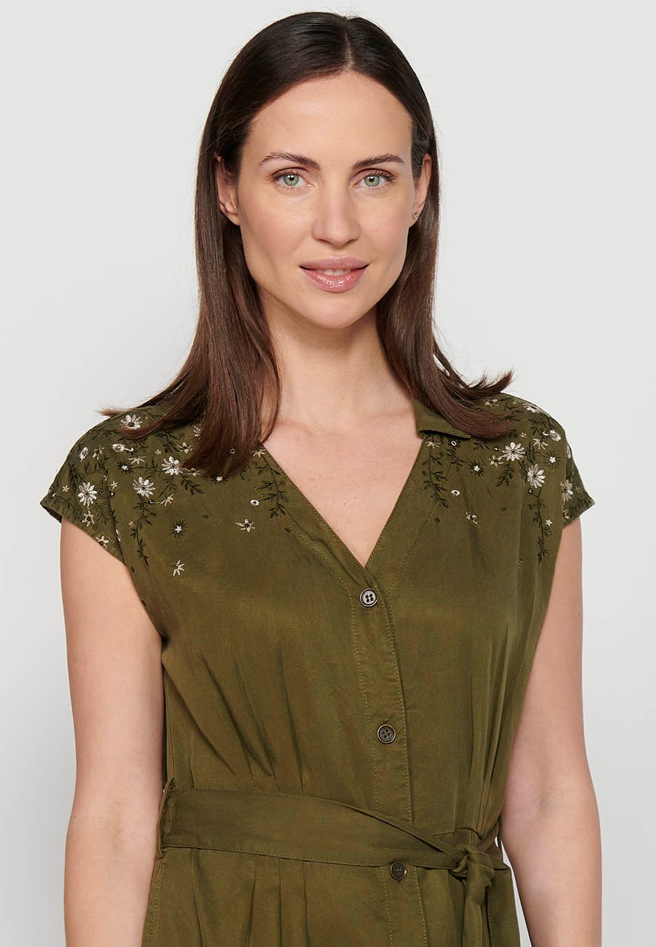 Short-sleeved midi dress with V-neckline and front button closure, fitted at the waist with embroidered details in Khaki color for Women 3
